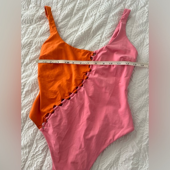 L Space Solstice one piece swimsuit, size medium - Picture 4 of 4